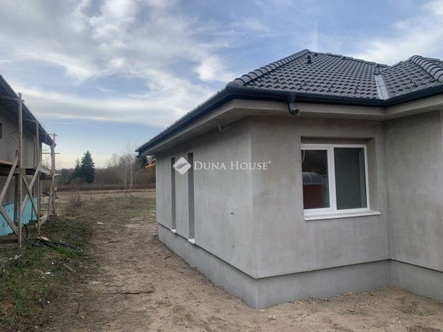 Eladó ikerház, Erdőkertesen 105 M Ft, 5 szobás