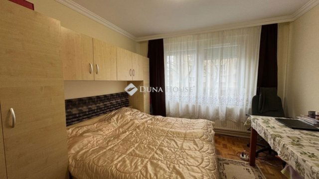 Eladó panellakás, Debrecenben 83 M Ft, 4 szobás