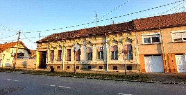 Eladó téglalakás, Szombathelyen 30 M Ft, 3 szobás