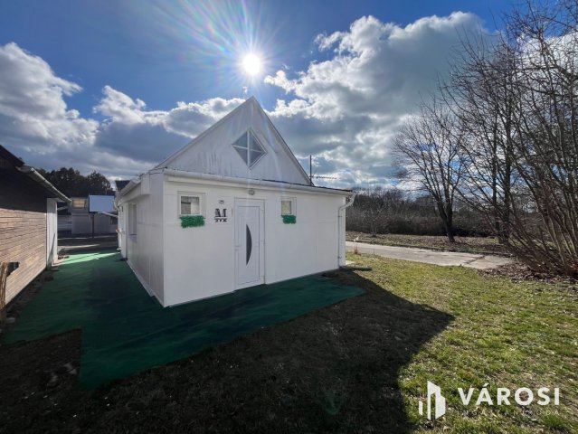 Eladó üzlethelyiség, Balatonakarattyán 58 M Ft