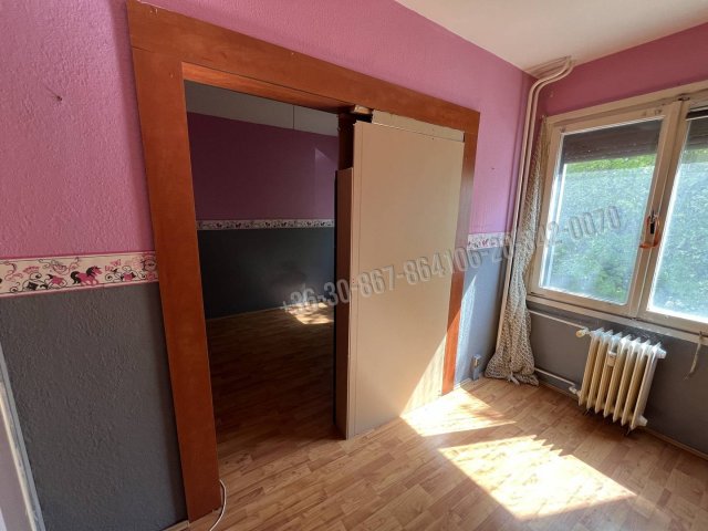 Eladó panellakás, Dunaújvárosban, István utcában 34.9 M Ft