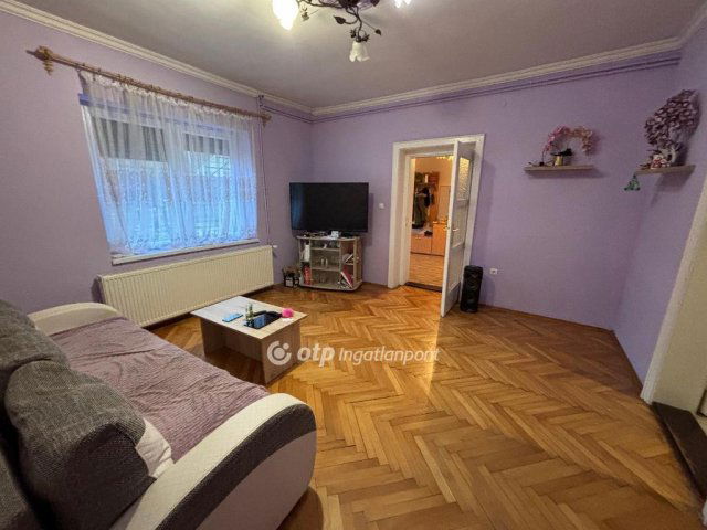 Eladó családi ház, Ózdon 23.5 M Ft, 5 szobás