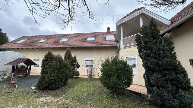 Eladó hotel, Alsópáhokon 84.9 M Ft, 23+1 szobás