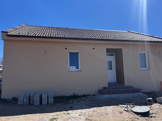Eladó családi ház, Vácrátóton 105 M Ft, 1+4 szobás