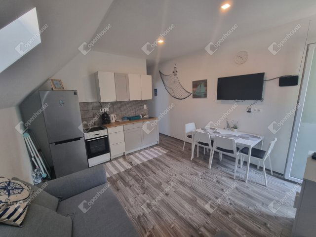 Eladó téglalakás, Siófokon 44 M Ft, 1 szobás