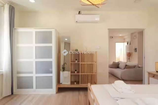 Eladó téglalakás, Budapesten, VI. kerületben 102.9 M Ft