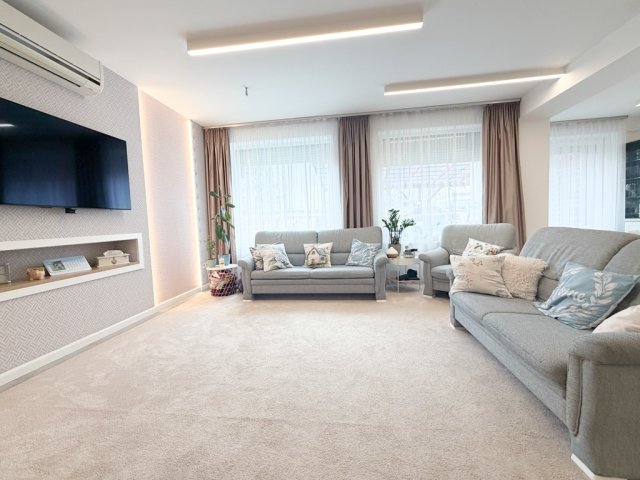 Eladó családi ház, Debrecenben 205 M Ft, 5 szobás