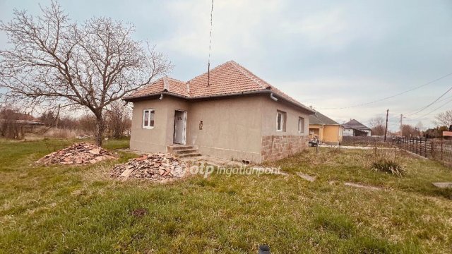 Eladó családi ház, Mezőkeresztesen 12 M Ft, 2 szobás