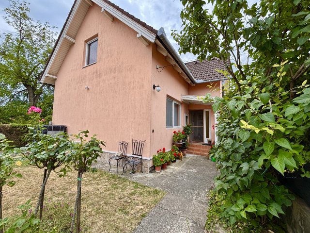Eladó családi ház, Balatonfüreden 113 M Ft, 6 szobás