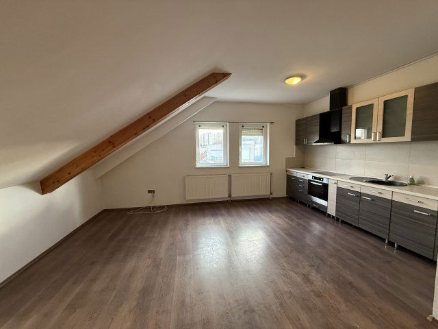 Eladó téglalakás, Sopronban 67.5 M Ft, 3 szobás