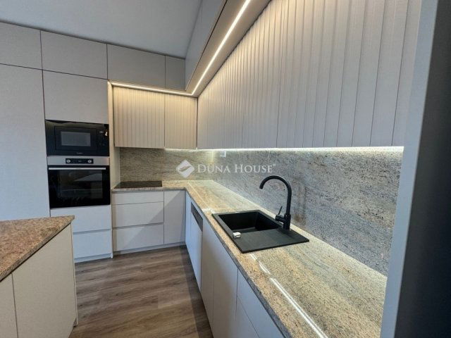 Eladó téglalakás, Budapesten, XIV. kerületben 85 M Ft