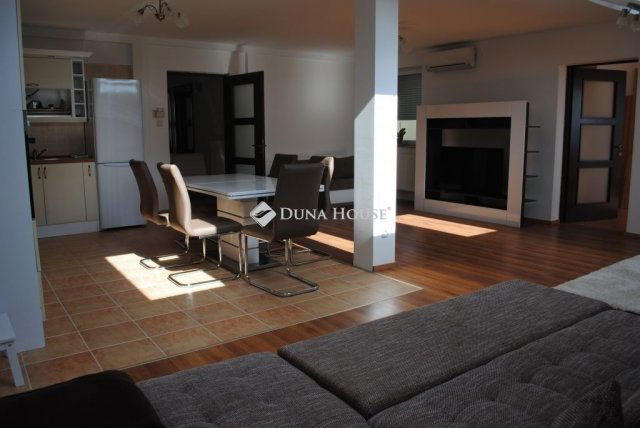 Eladó téglalakás, Veresegyházon 125 M Ft, 4 szobás