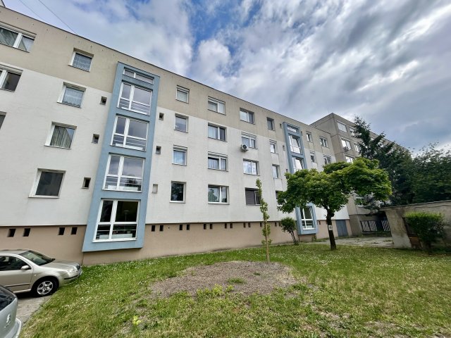 Eladó panellakás, Győrött 47.99 M Ft, 2 szobás