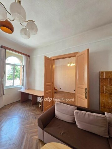 Eladó téglalakás, Budapesten, VI. kerületben 98 M Ft, 2 szobás