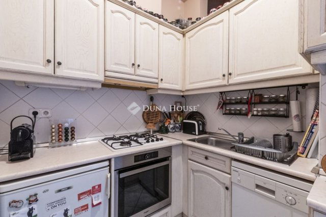 Eladó téglalakás, Budapesten, VI. kerületben 99.8 M Ft, 3 szobás