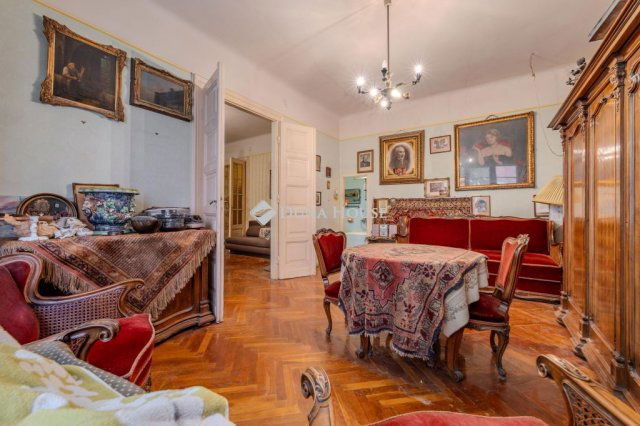 Eladó téglalakás, Budapesten, V. kerületben, Markó utcában