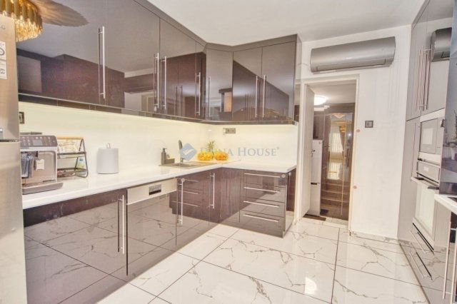 Eladó családi ház, Gyálon 299 M Ft, 7 szobás