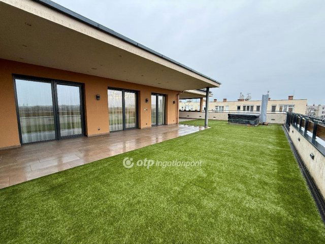 Eladó téglalakás, Debrecenben 313 M Ft, 3 szobás