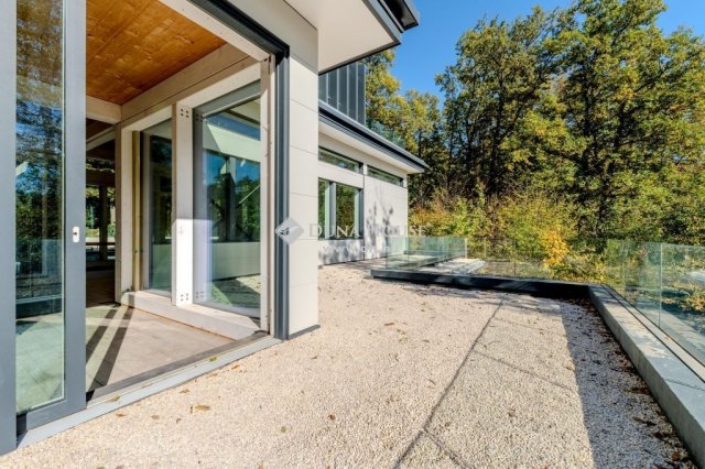 Eladó nyaraló, Pilisszentkereszten 693 M Ft, 6 szobás