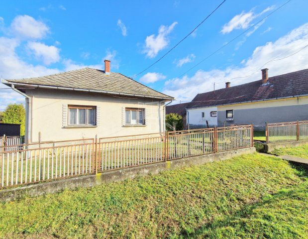 Eladó családi ház, Kustánszegen 24.99 M Ft, 2 szobás