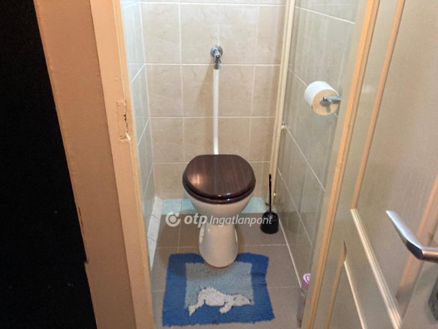 Eladó panellakás, Ajkán 40.55 M Ft, 2 szobás