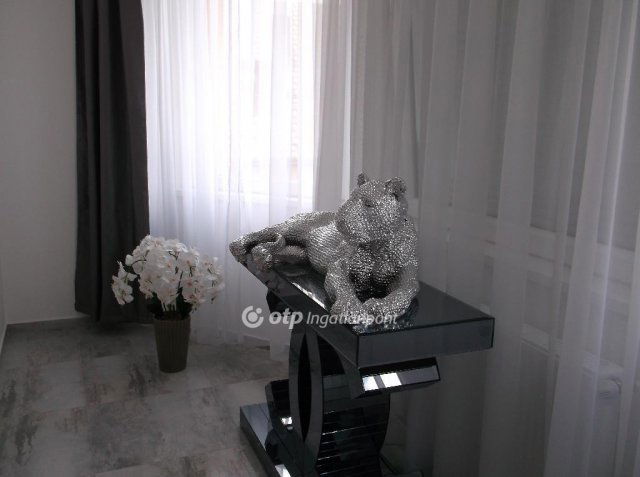 Eladó családi ház, Gyöngyösön 190 M Ft, 5 szobás