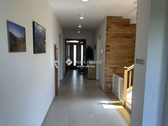 Eladó családi ház, Piliscsabán 205 M Ft, 5 szobás