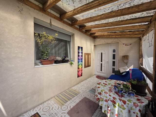 Eladó családi ház, Ercsiben 64.9 M Ft, 2+1 szobás