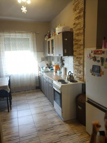 Eladó téglalakás, Komlón 19.9 M Ft, 2 szobás