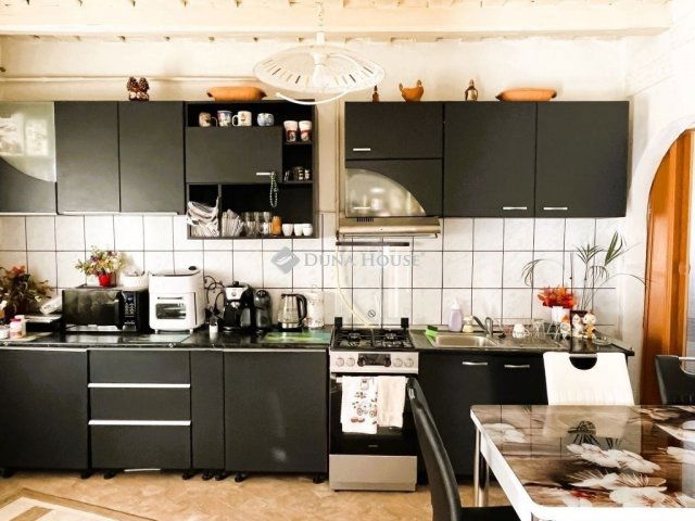 Eladó családi ház, Bugyin 49.9 M Ft, 3 szobás