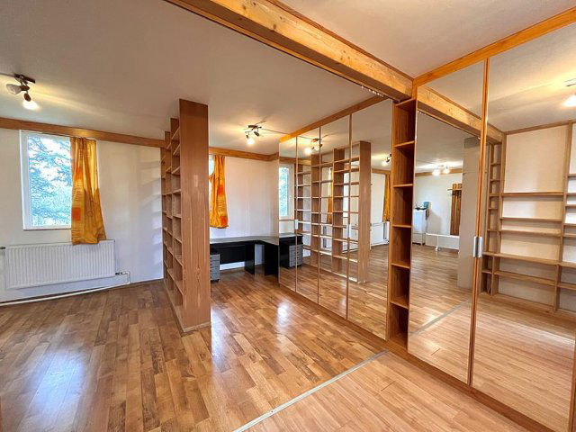 Eladó családi ház, Budapesten, III. kerületben 74.9 M Ft