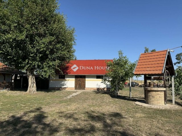 Eladó mezogazdasagi ingatlan, Nagyszénáson 160 M Ft, 1 szobás