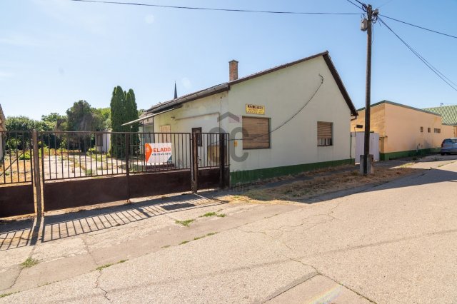 Eladó családi ház, Bátaszéken 19.9 M Ft, 3 szobás