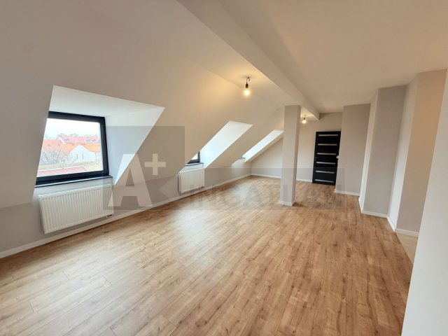 Eladó téglalakás, Szegeden 80 M Ft, 2 szobás