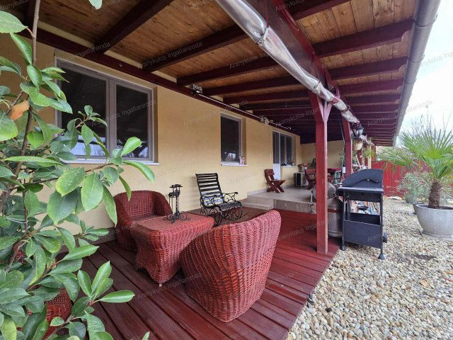 Eladó téglalakás, Gyulán 63.99 M Ft, 2+1 szobás