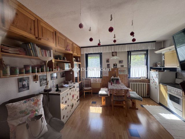 Eladó panellakás, Pécsett 38.99 M Ft, 2 szobás