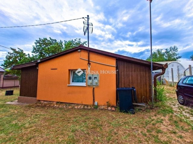 Eladó családi ház, Monoron 32.9 M Ft, 1 szobás