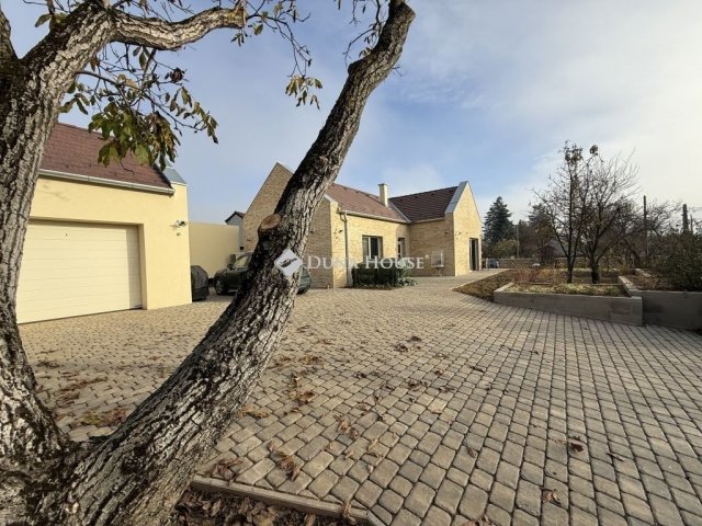 Eladó családi ház, Salköveskúton 195 M Ft, 3+1 szobás