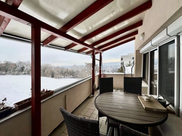 Eladó téglalakás, Pécsett 99 M Ft, 5 szobás