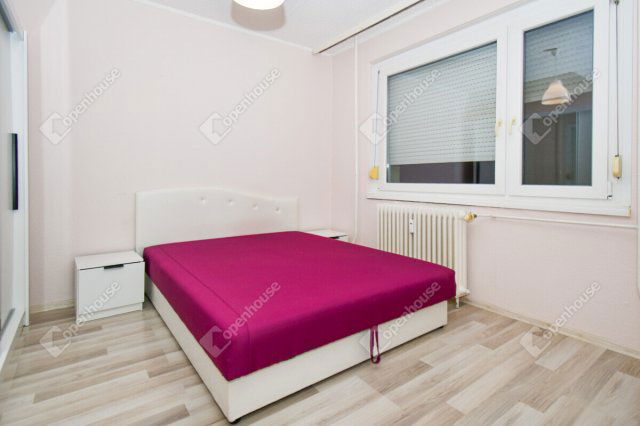 Eladó panellakás, Szegeden 49.9 M Ft, 2 szobás