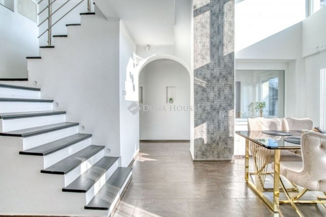 Eladó családi ház, Szigetcsépen 150 M Ft, 5 szobás