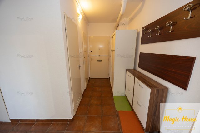 Eladó panellakás, Százhalombattán 57.5 M Ft, 3 szobás