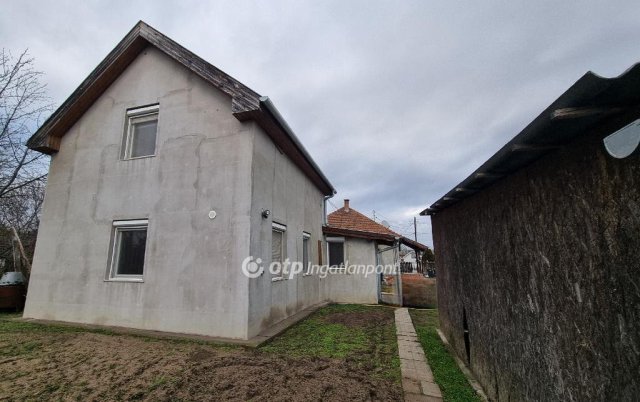 Eladó családi ház, Albertirsán 72.9 M Ft, 6+2 szobás