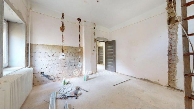 Eladó családi ház, Nyírbátorban 30 M Ft, 2 szobás