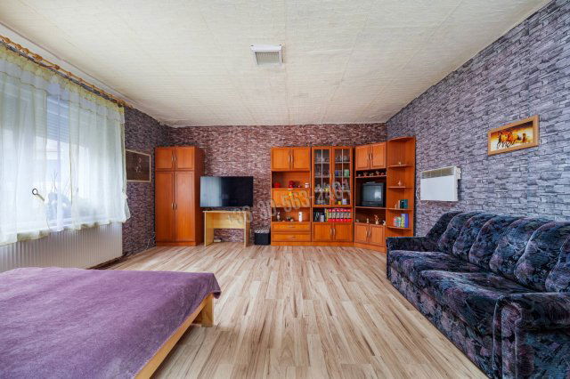 Eladó családi ház, Sárisápon 56.9 M Ft, 3 szobás