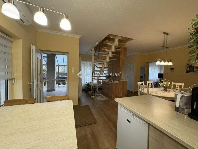 Eladó családi ház, Dabason 119.9 M Ft, 4 szobás