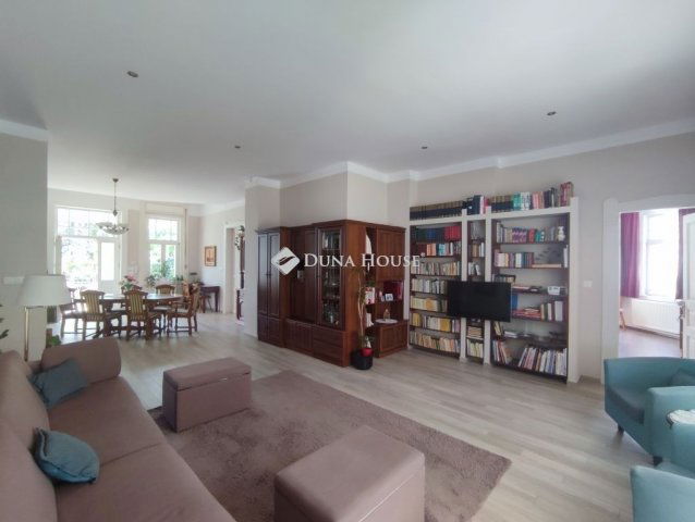 Eladó családi ház, Kecskeméten 220 M Ft, 5 szobás