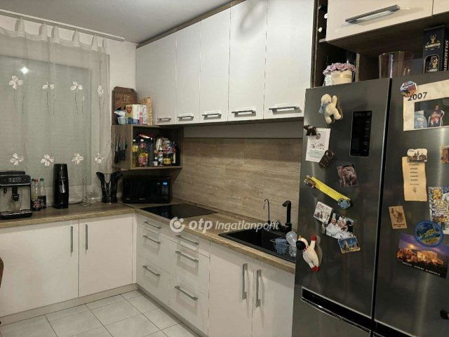 Eladó panellakás, Debrecenben 64.9 M Ft, 2 szobás