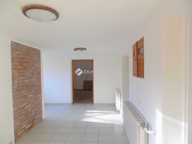 Eladó családi ház, Berekfürdőn 19.9 M Ft, 3 szobás
