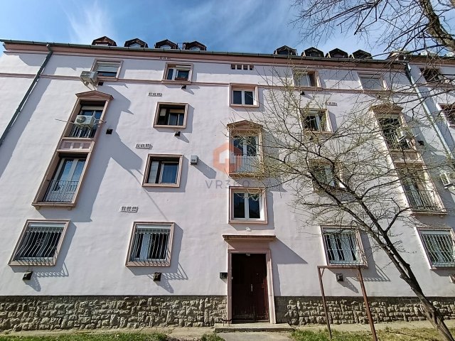 Eladó téglalakás, Pécsett 19.9 M Ft, 1 szobás